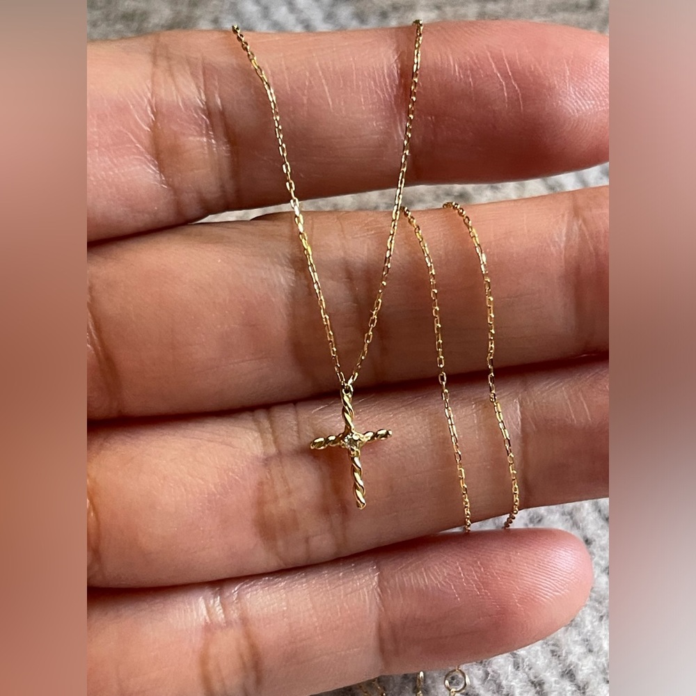 18k Mini Petite Twisted Cross Pendant Necklace with Diamond
